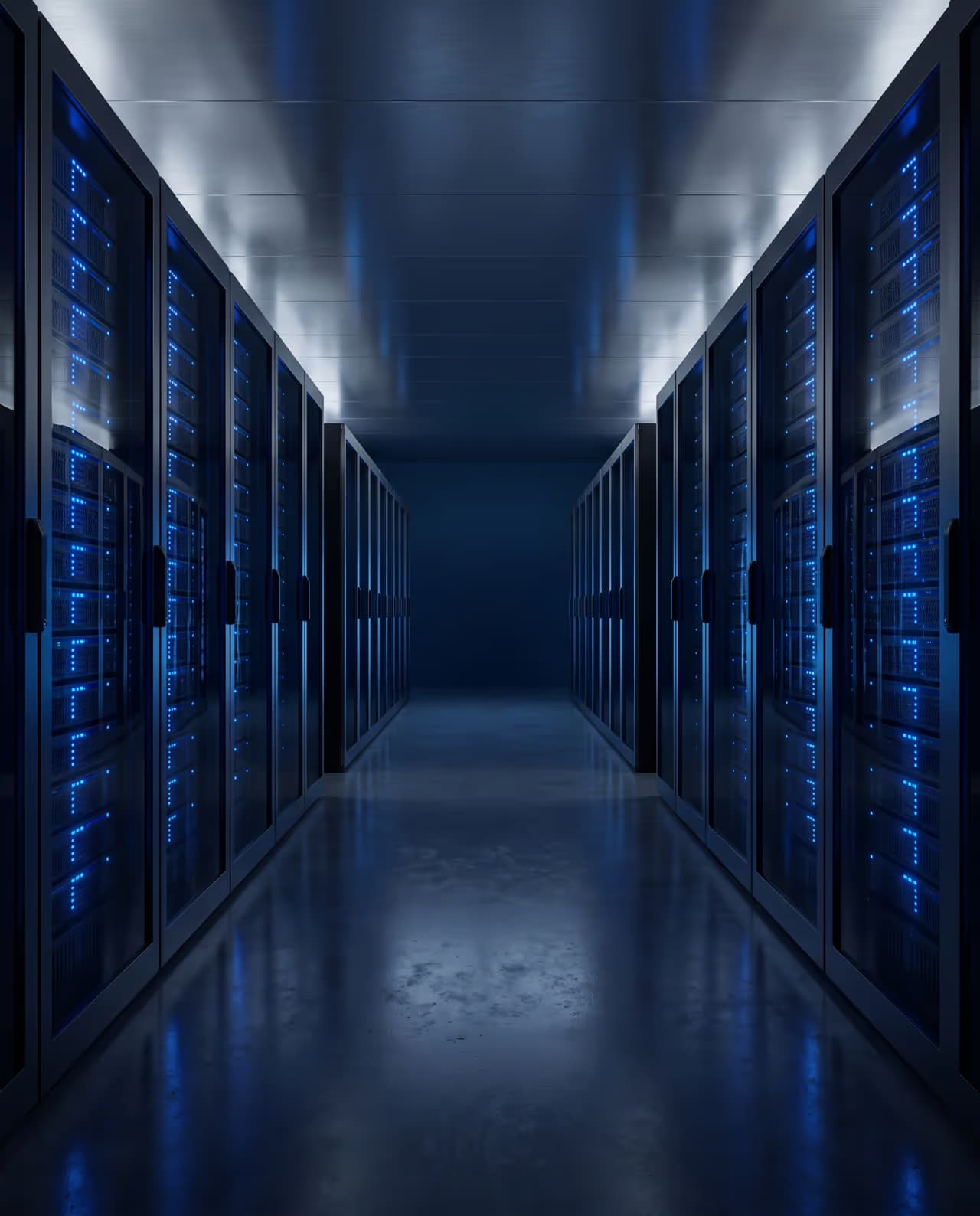 Corridoio di una server room illuminata da LED blu